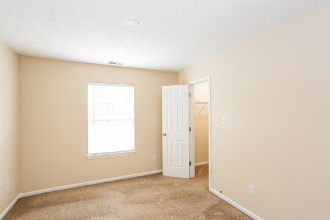 Building Photo - 44 Poplar Ct