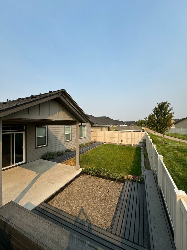 Building Photo - Charming 3-bedroom, 2-bathroom home locate...