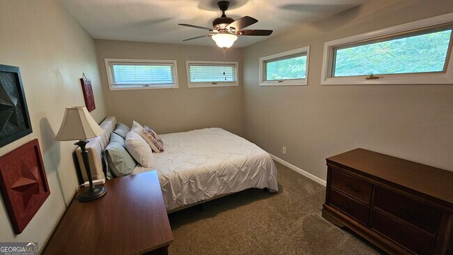 Building Photo - 810 Joy Dr