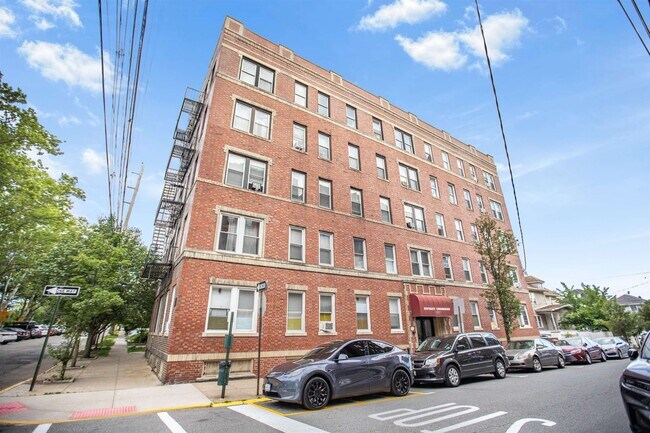 Building Photo - 7812 Hudson Ave