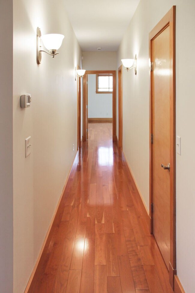 Building Photo - 522 Unity Pl