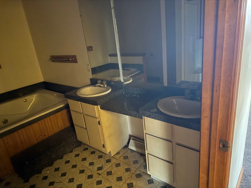 Building Photo - 205 South End Rd