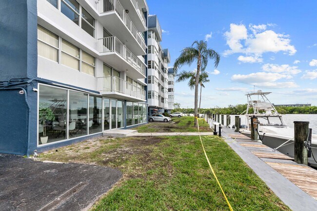 Building Photo - 16546 NE 26th Ave