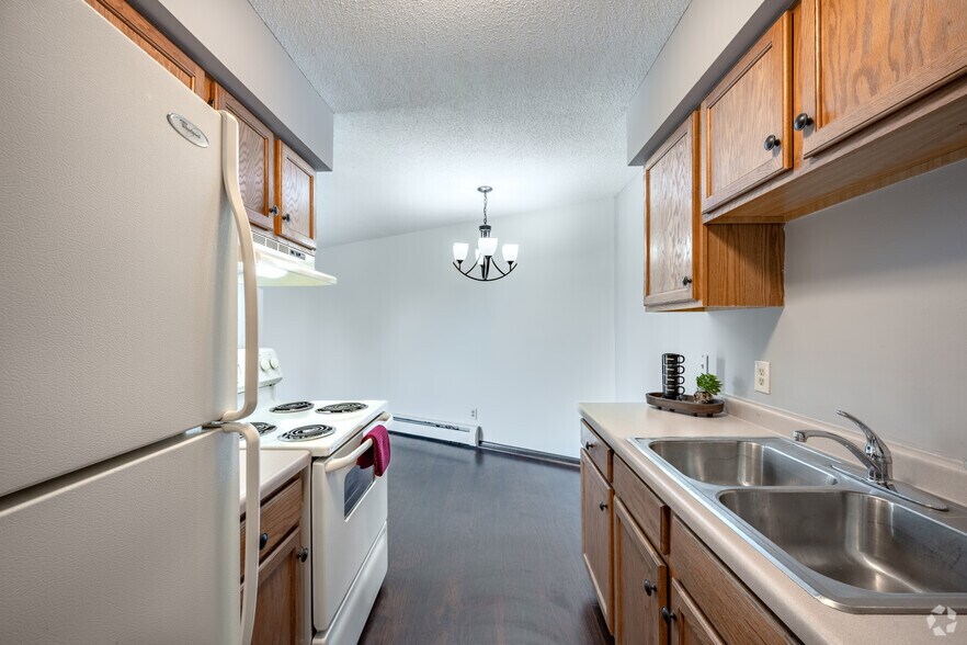 1BR, 1BA - 750SF - Kitchen - Northumberland Apartments