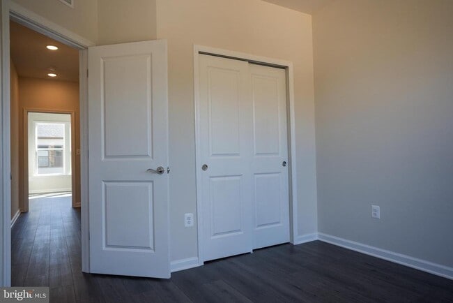Building Photo - 238 Mainstream Dr