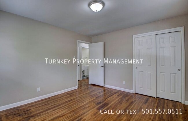 Building Photo - 713 Ellen Dr