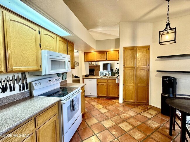 Building Photo - 9970 N Colony Dr