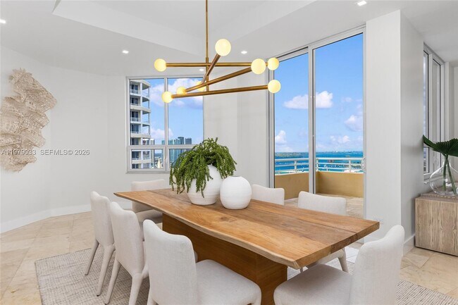 Building Photo - 808 Brickell Key Dr
