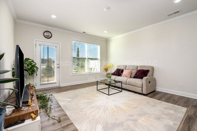 Building Photo - 7901 Iron Rd