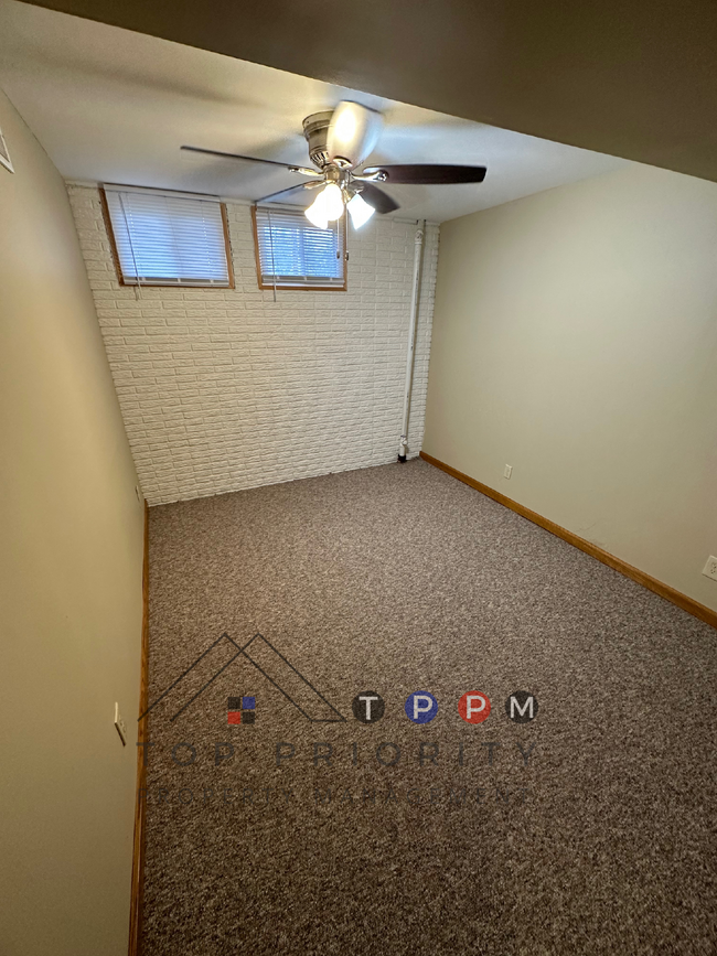 Building Photo - 2 Bedroom | 1 Bathroom Single-Family House...