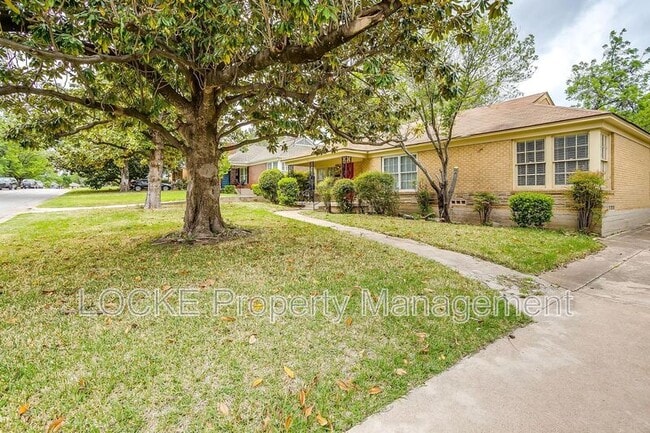 Building Photo - 3528 Rogers Ave