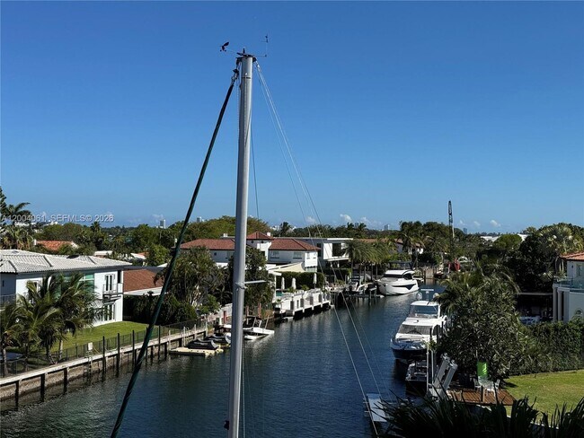 Building Photo - 2600 NE 135th St