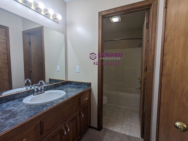 Building Photo - Spacious 3 Bedroom Home with Fenced Back Yard!