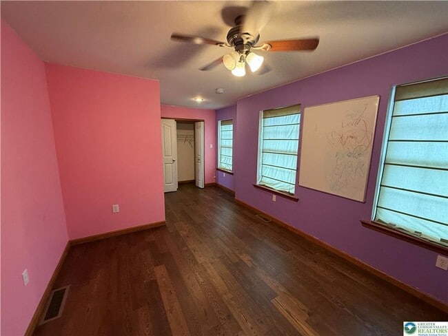 Building Photo - 4 bedroom 2.5 bathroom