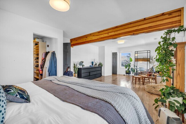 Building Photo - SILVER CREEK HORSE PROPERTY