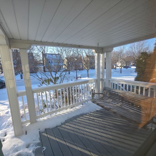 Building Photo - BEAUTIFUL 4 BEDROOM TUDOR STYLE HOME IN EUCLID
