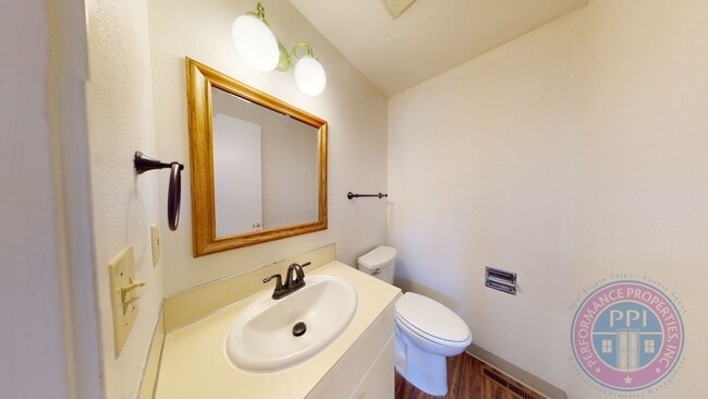 Building Photo - Prime West Linn Location - Walkable to Hig...