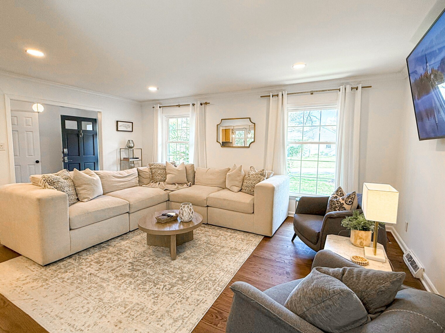 Building Photo - 7601 Bedfordshire Dr