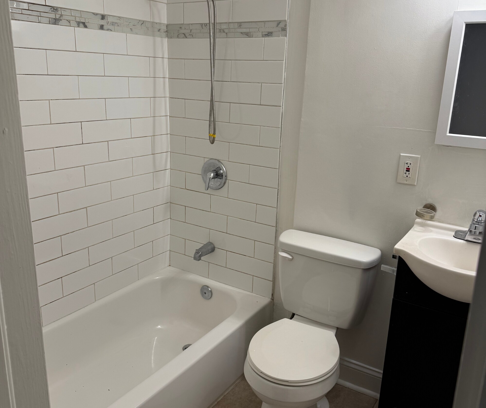 Building Photo - 5644 Midwood Ave