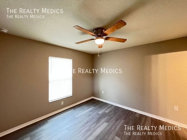 Building Photo - 5312 NW 6th Pl