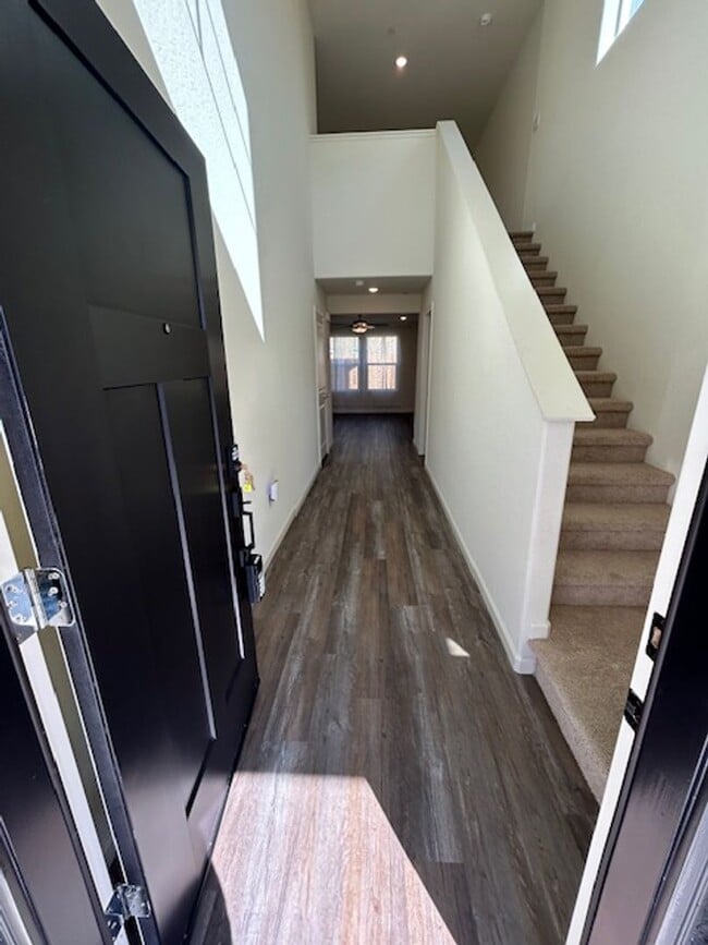 Building Photo - *** MOVE IN SPECIAL - $300.00 OFF FIRST MONTHS RENT***