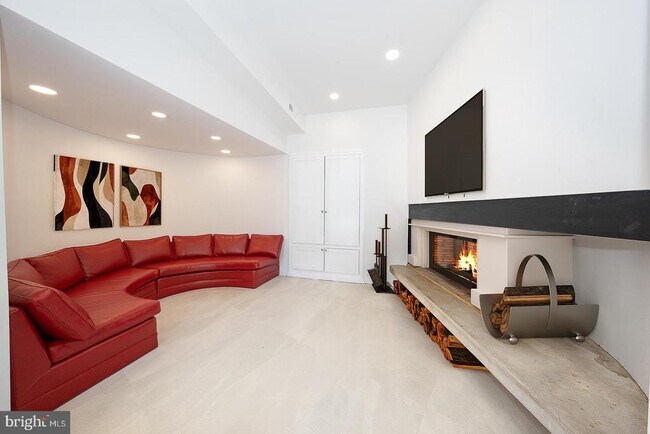 Building Photo - 39 Fairview Rd