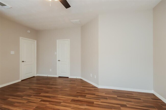Building Photo - 970 Fife Dr