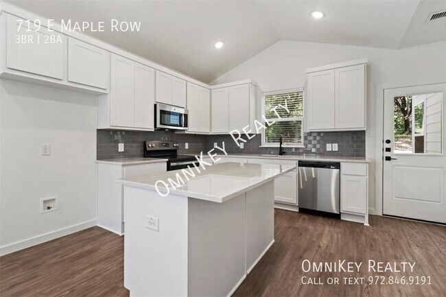 Building Photo - 719 Maple Row