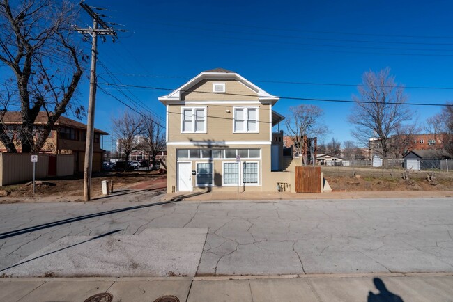 Building Photo - W 14th St Duplex
