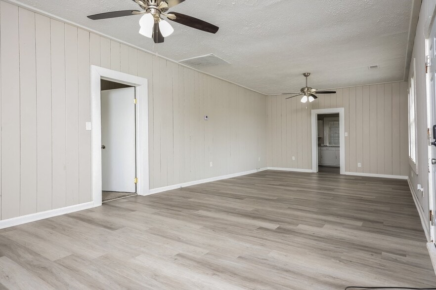 Building Photo - 1703 Pine St