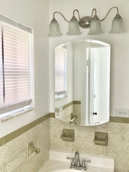 Building Photo - 15623 SE 92nd Ct