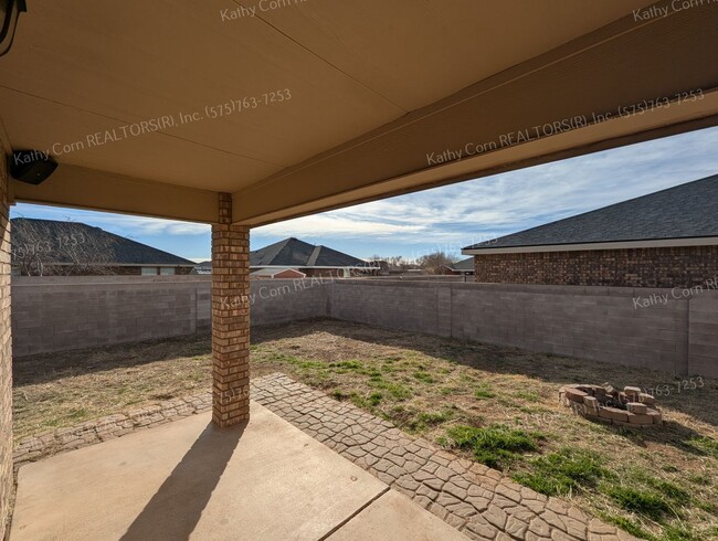 Building Photo - Gorgeous 3 Bedroom Home