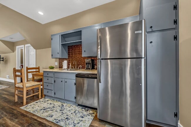 Building Photo - Furnished 1-Bedroom Upper Apartment on Main St