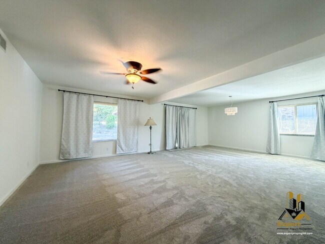 Building Photo - 5620 Greenacres Way