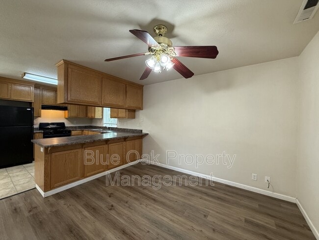 Building Photo - 592 E 5th Ave