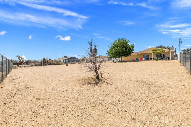 Building Photo - 56034 Desert Gold Dr