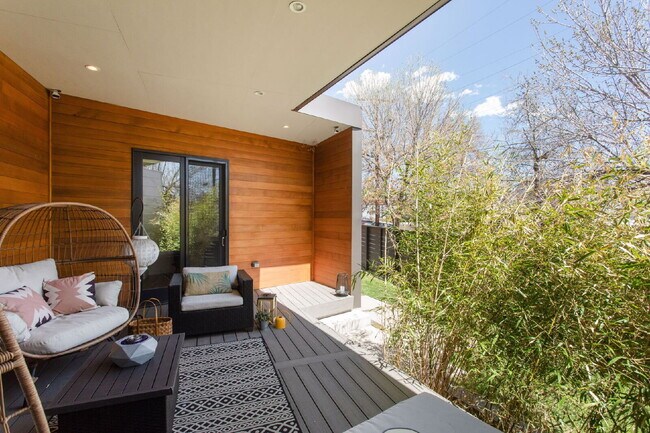 Building Photo - Spacious 5-Bed / 4-Bath home in LoHi for rent
