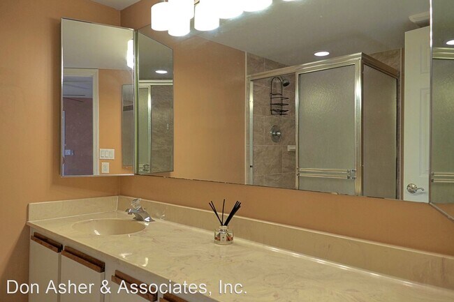 Building Photo - 2 br, 2.5 bath House - 5262 Coral Court Un...