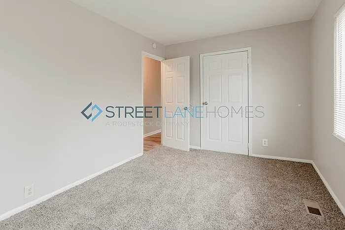 Building Photo - 3704 Erin Dr