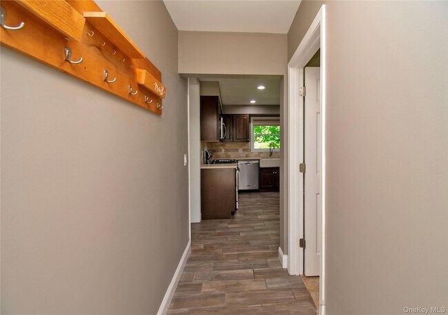 Building Photo - 154 Spring Valley St