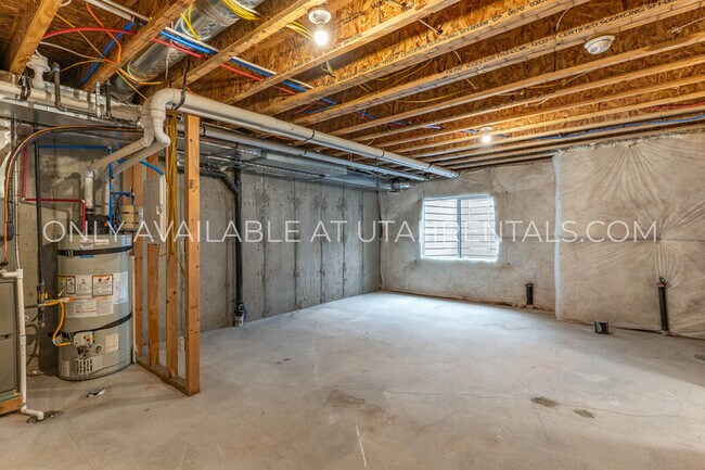 Building Photo - 1786 N 180 E