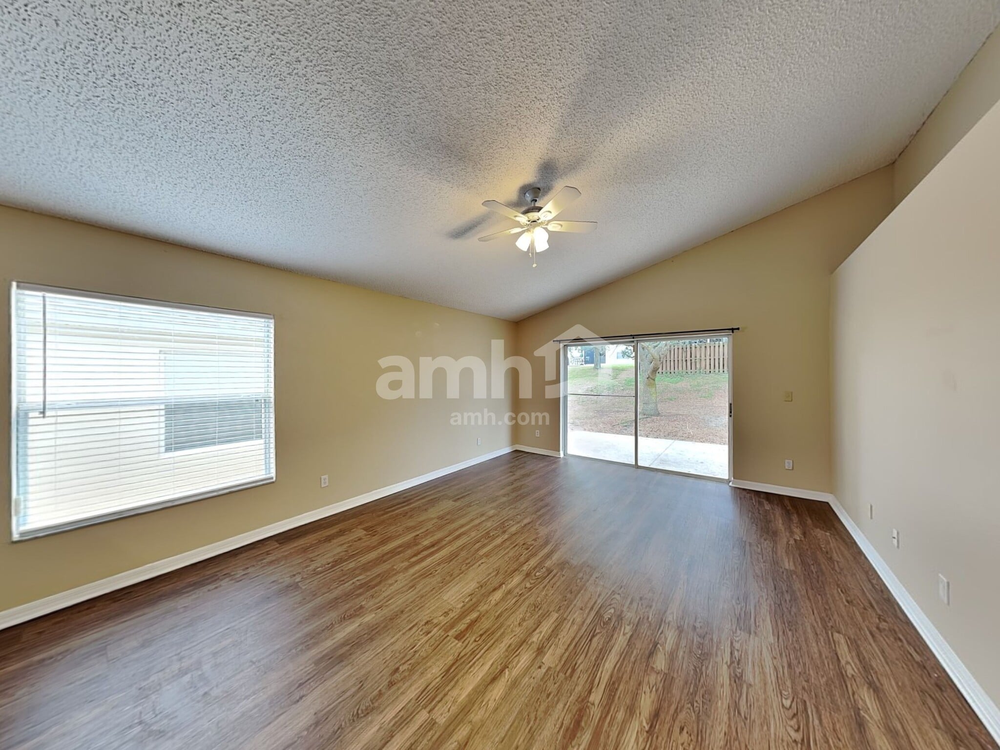 Building Photo - 1110 Bluegrass Dr