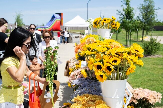 Building Photo - 29039 Grazing Plns Ln