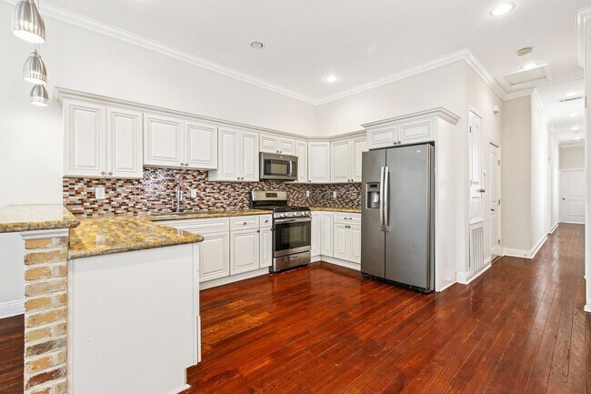 Building Photo - Updated Bywater 3-Bedroom Cottage on Alvar Street