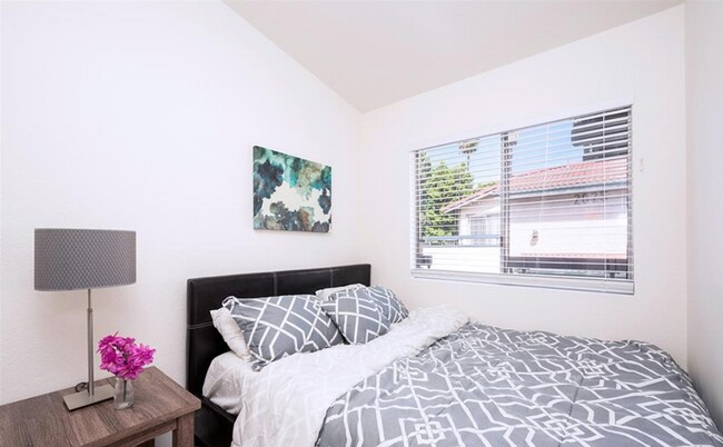 Building Photo - 1 Bed / 1 Bath Apartment for Rent in San Ysidro – $1,799/mo