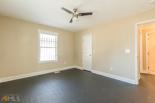 Building Photo - 1136 Wyland Dr SW