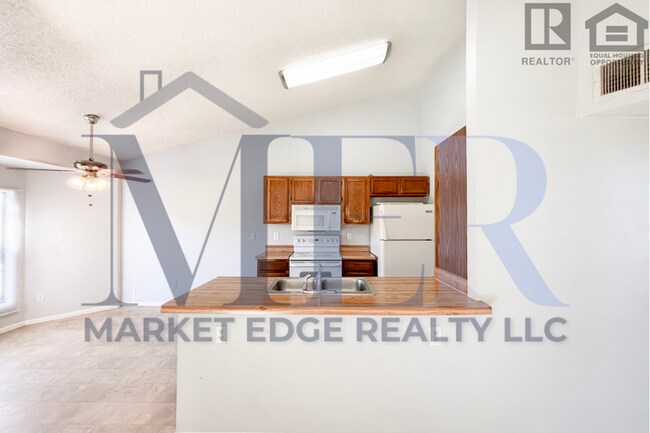 Building Photo - 2Bed/1Bath Condo at Peoria/53rd Ave! Ready...