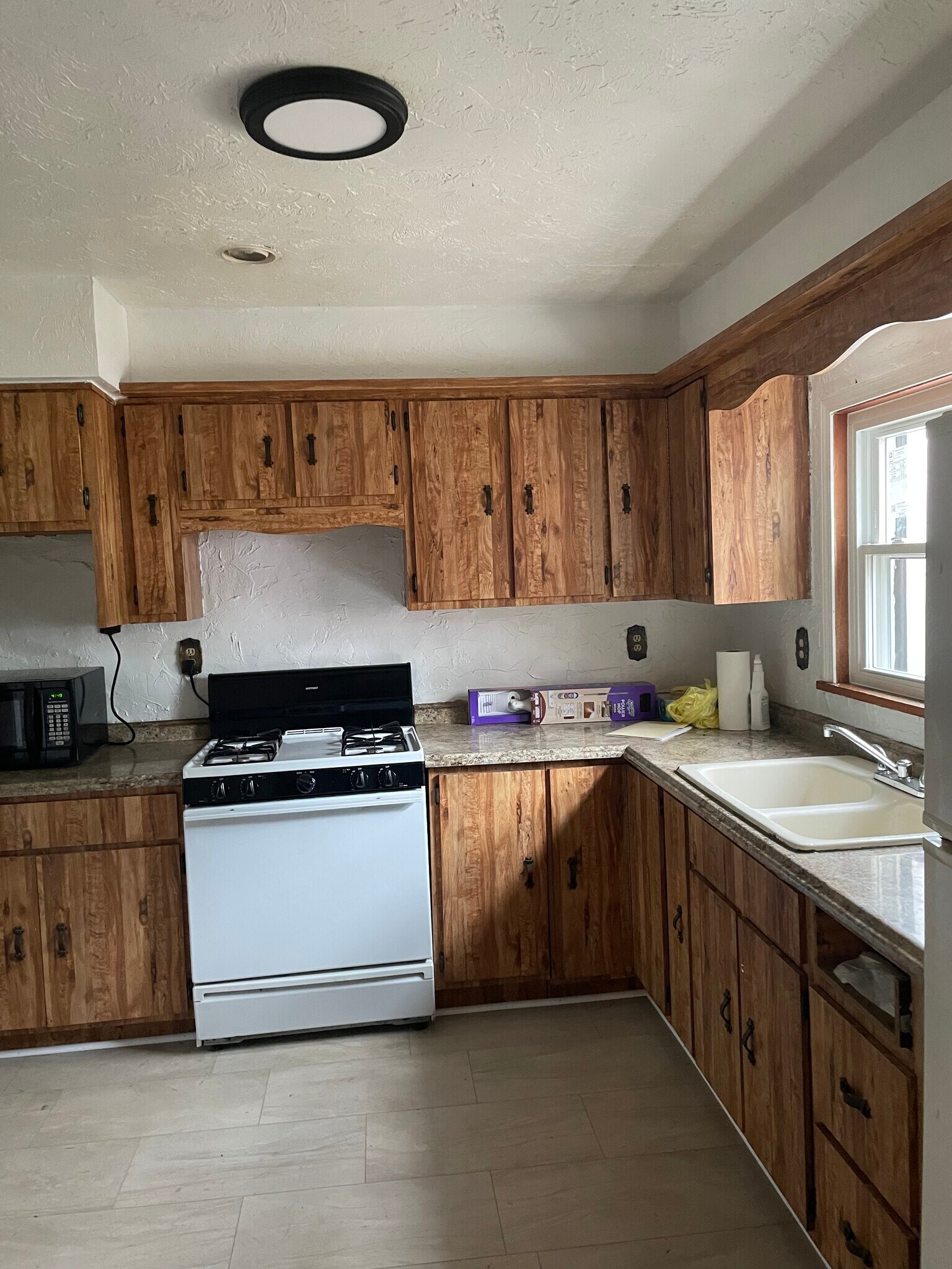 Kitchen - 35949 Hiawatha Blvd