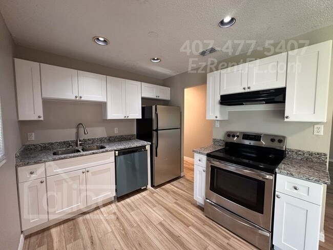 Building Photo - 2155 Aaron Ave