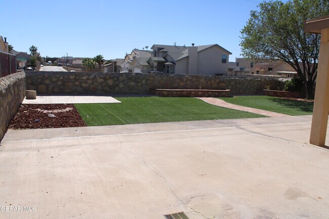 Building Photo - 12516 Twin Leaf Dr